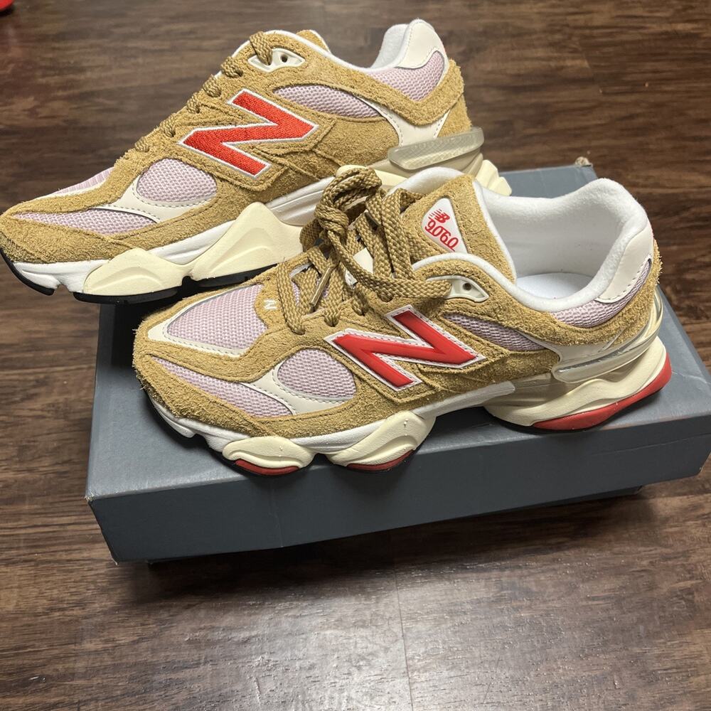 New Balance 9060 Beige Pink Sneakers Women’s Size 7.5 New With Box - Picture 2 of 7